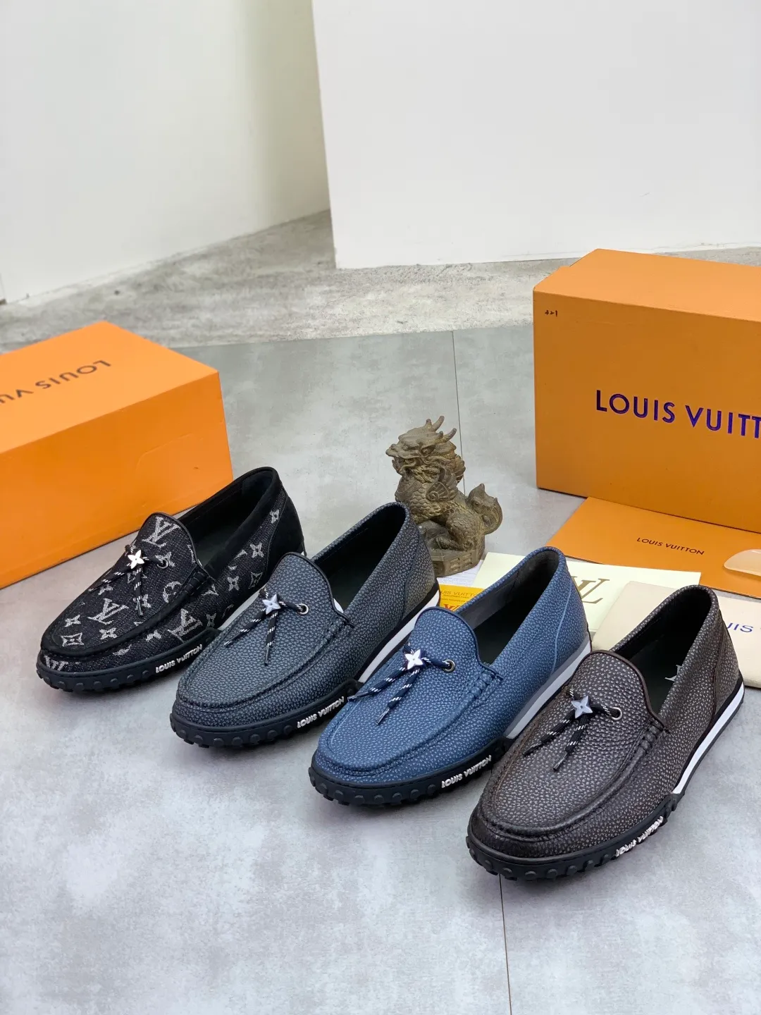 Men's Men's Shoes 💰P640 New Style 💶[LOUIS VUITTON] Water-dyed Niuli Original Order New Style 🍀LV Louis Vuitton *——Top version of LV classic leather shoes! Made of imported original calfskin, original leather side strips and wear-resistant high-end rubber outsole! High quality products! Color: black optional Size: 39-45